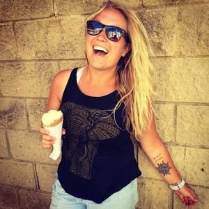 Meet your Posher, Hana